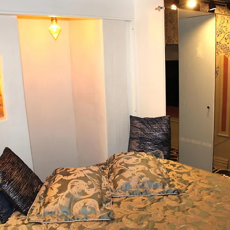 Ancient Apartments, Historical Building, Reformers' House, Old Town Wilna