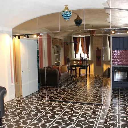 Ancient Apartments, Historical Building, Reformers' House, Old Town