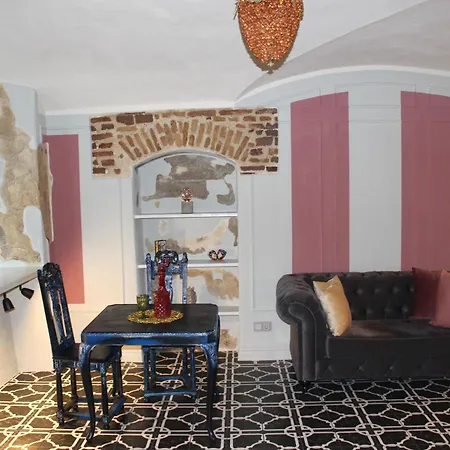 Ancient Apartments, Historical Building, Reformers' House, Old Town Appartement *